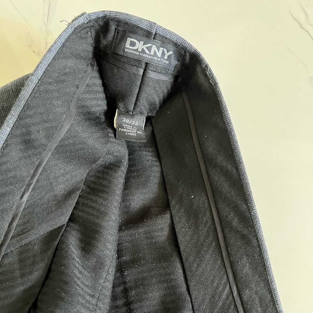 Hardly worn 38/32 DKNY office wear formal pant.